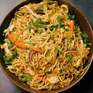 Wok Tossed Hakka Noodles - Family Pack